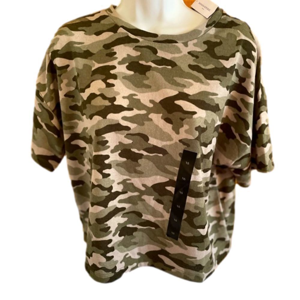Banana Republic adorable camo top size XS
